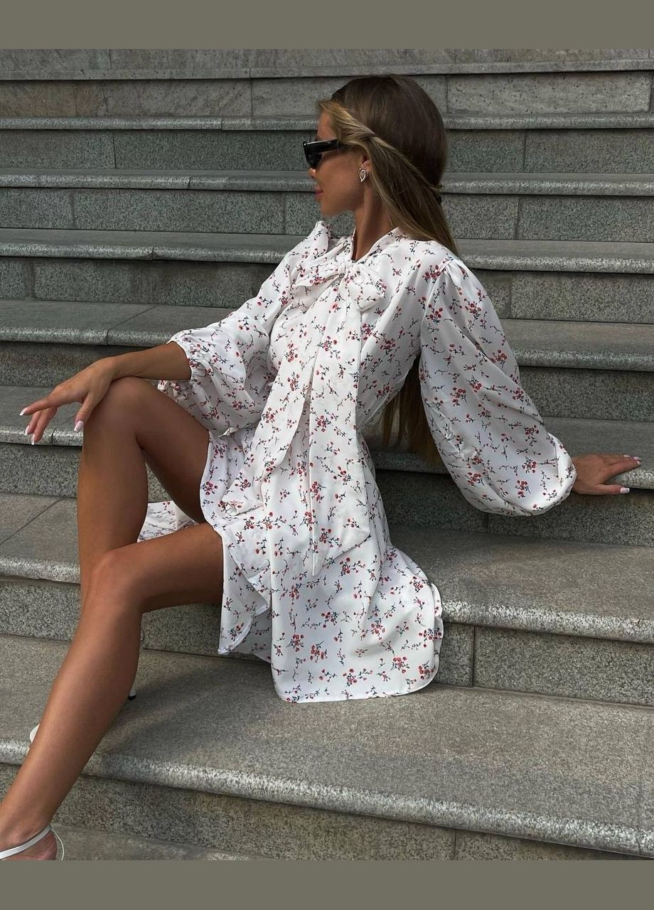 Молочна повсякденний міні сукня з квітковим принтом та бантом MonCher з квітковим принтом