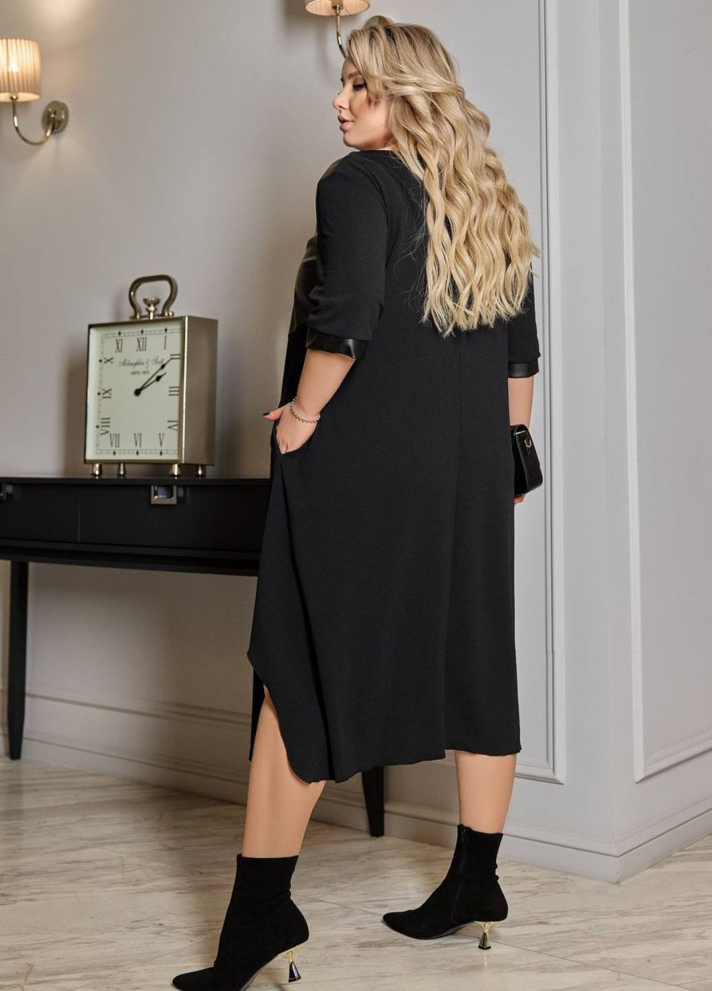 Чорна кежуал комбінована жіноча сукня з креп дайвінгу та еко-шкіри Україна однотонна