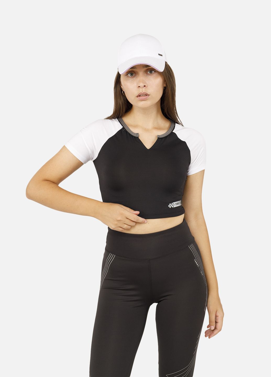 Женская спортивная футболка цвет черный ЦБ-00259996 Tommy Life - (302489236)