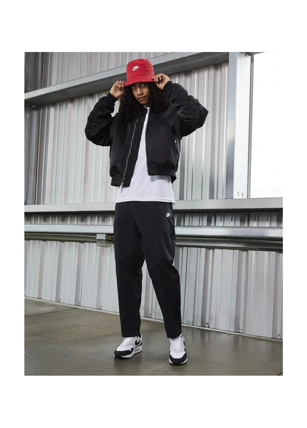 Сірі кросівки чоловічі air max 1 shoes grey/black fd9082-107 Nike