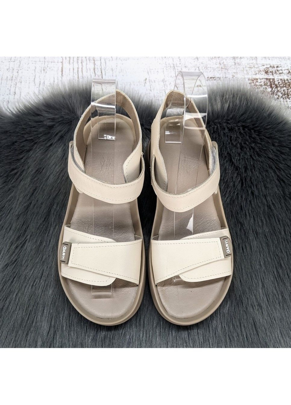 Светло-бежевые босоножки женские Fashion на липучке