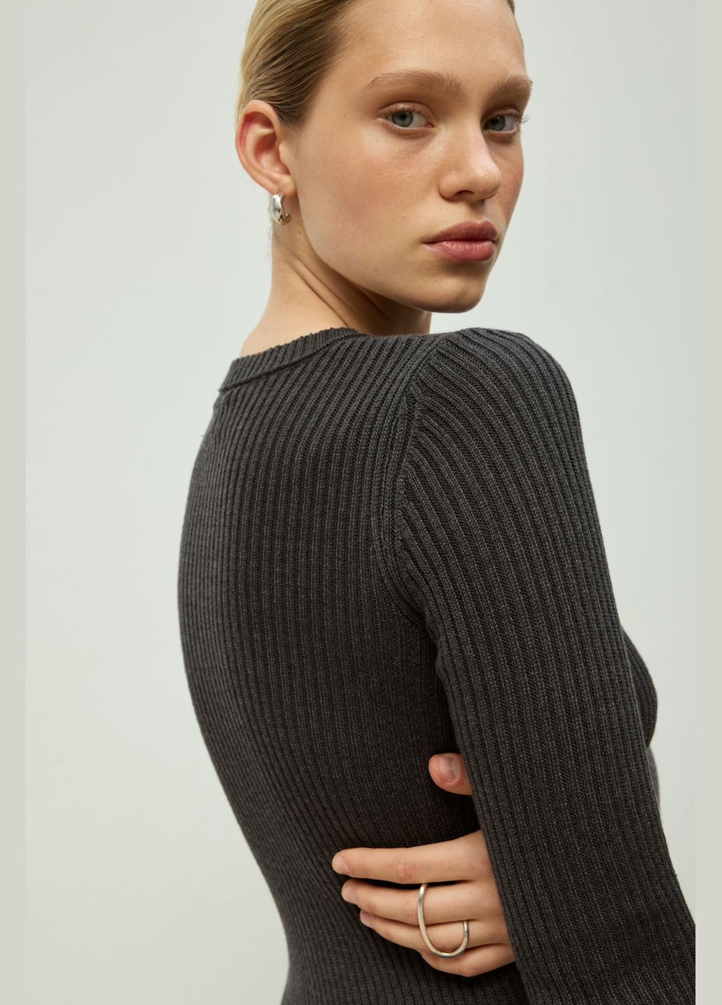 Темно-серое платье с вырезом m-l темно-серый 2003 Papaya