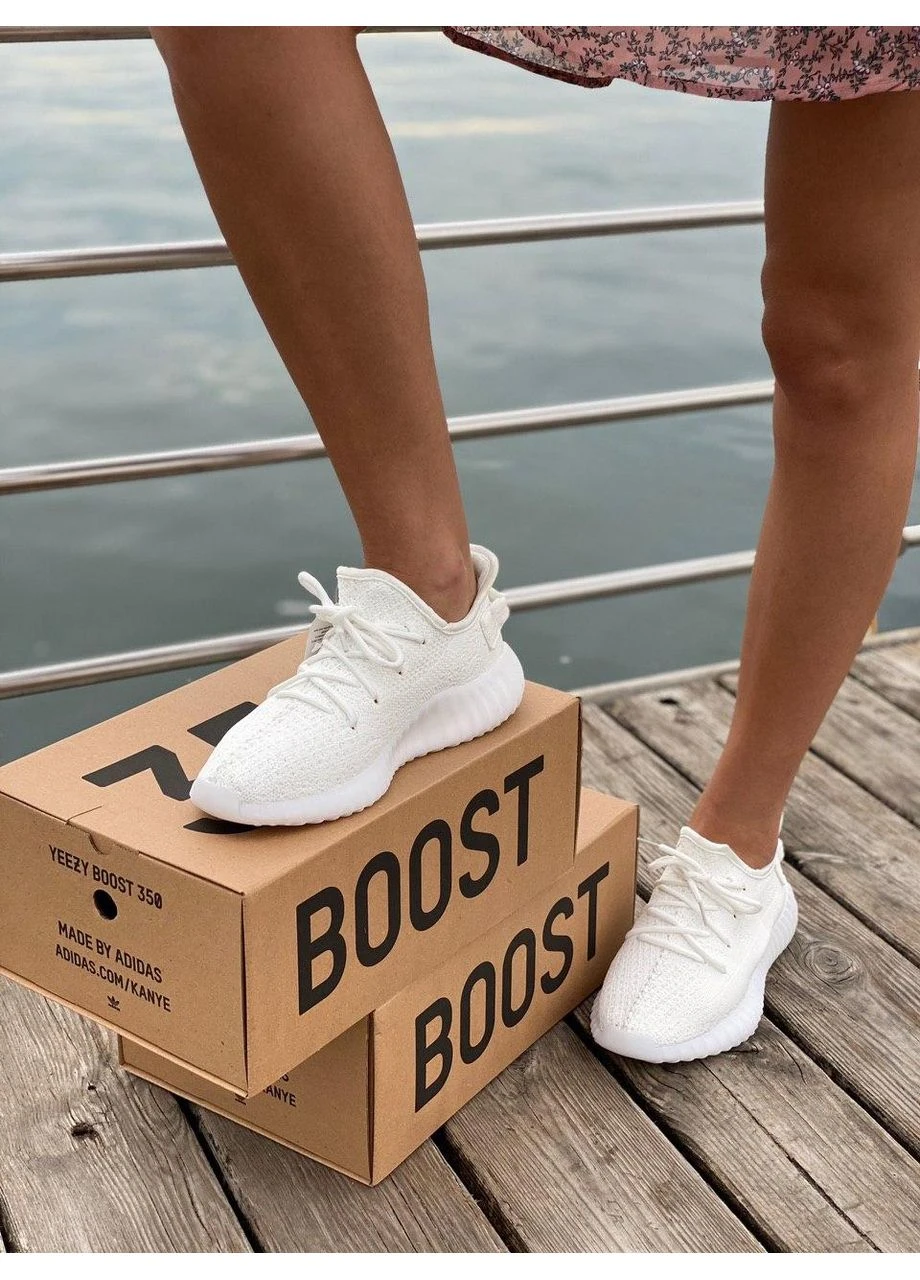 Белые демисезонные кроссовки мужские adidas yeezy boost 350 v2 triple full white адидас изи буст белые No Brand