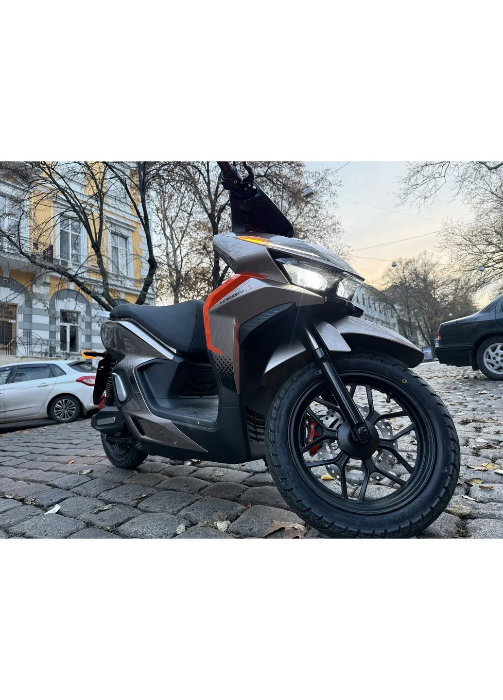 Електроскутер " V3", 2500 Вт / 72 В 35 А·год графен, до 65 км/год, запас ходу до 50 км Crosser (370203137)