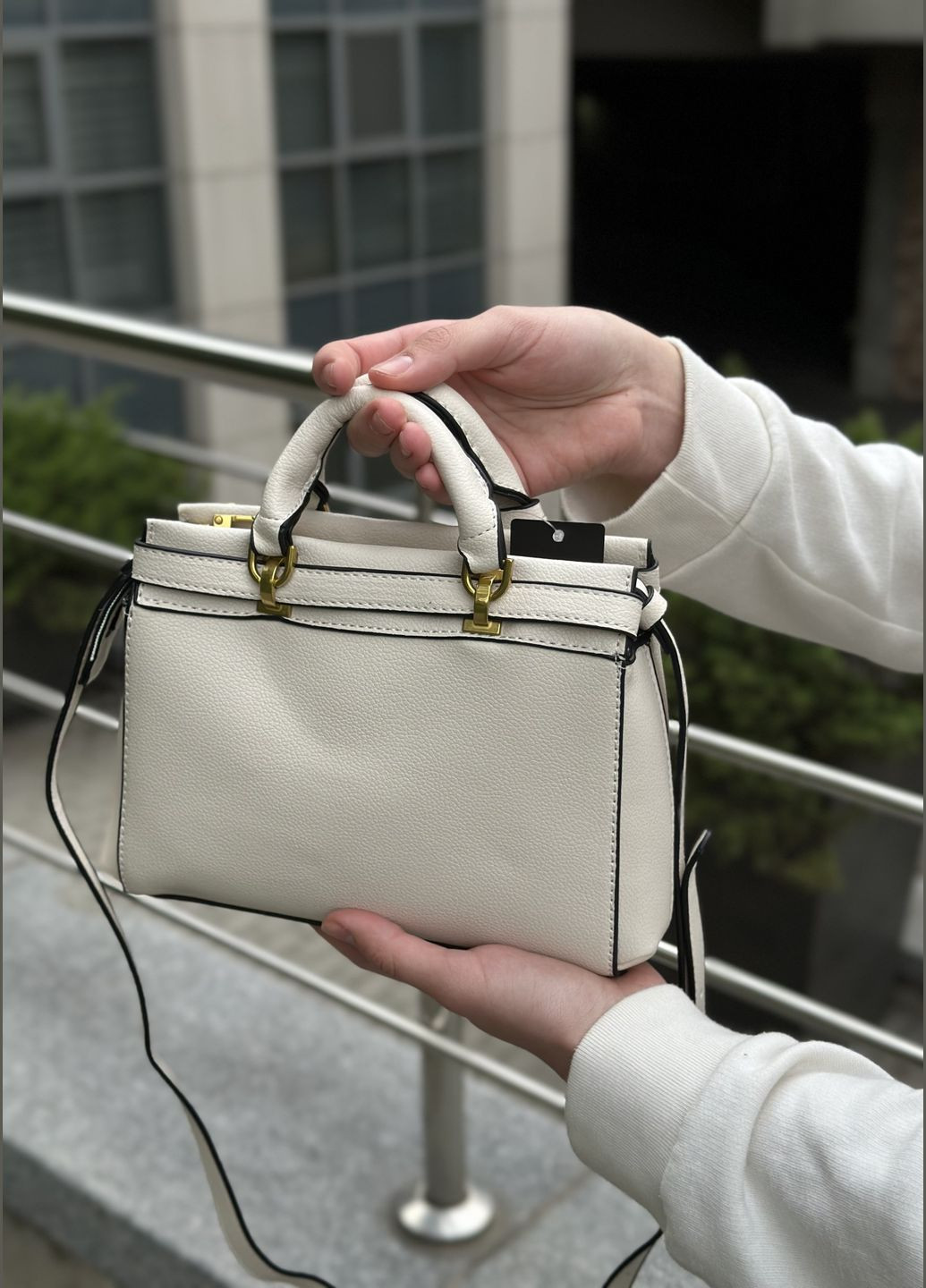 Женская сумка Guess с двумя ручками белая No Brand (295563444)