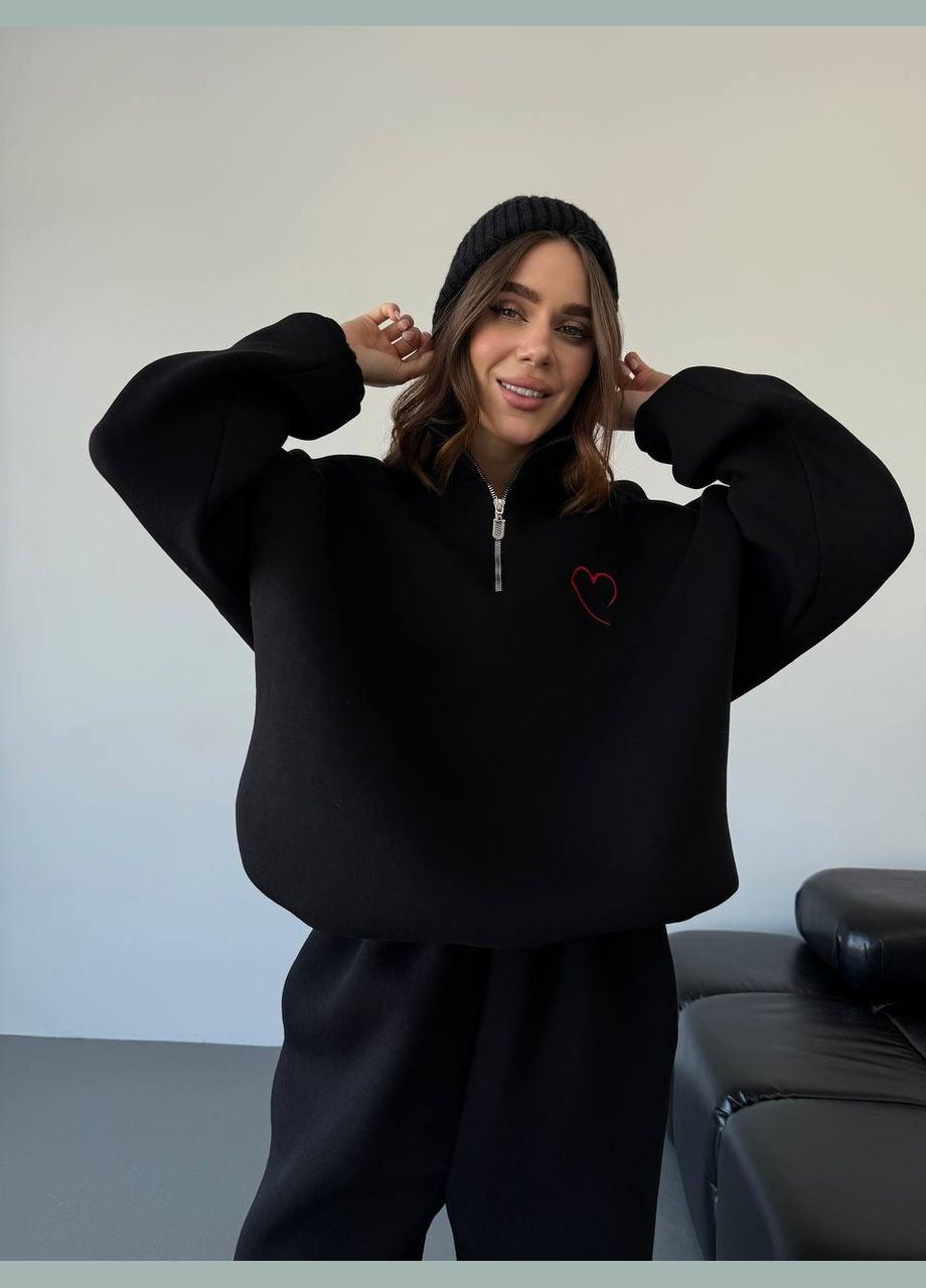 Черный демисезонный свитшот с вышивкой из теплой тринитки No Brand