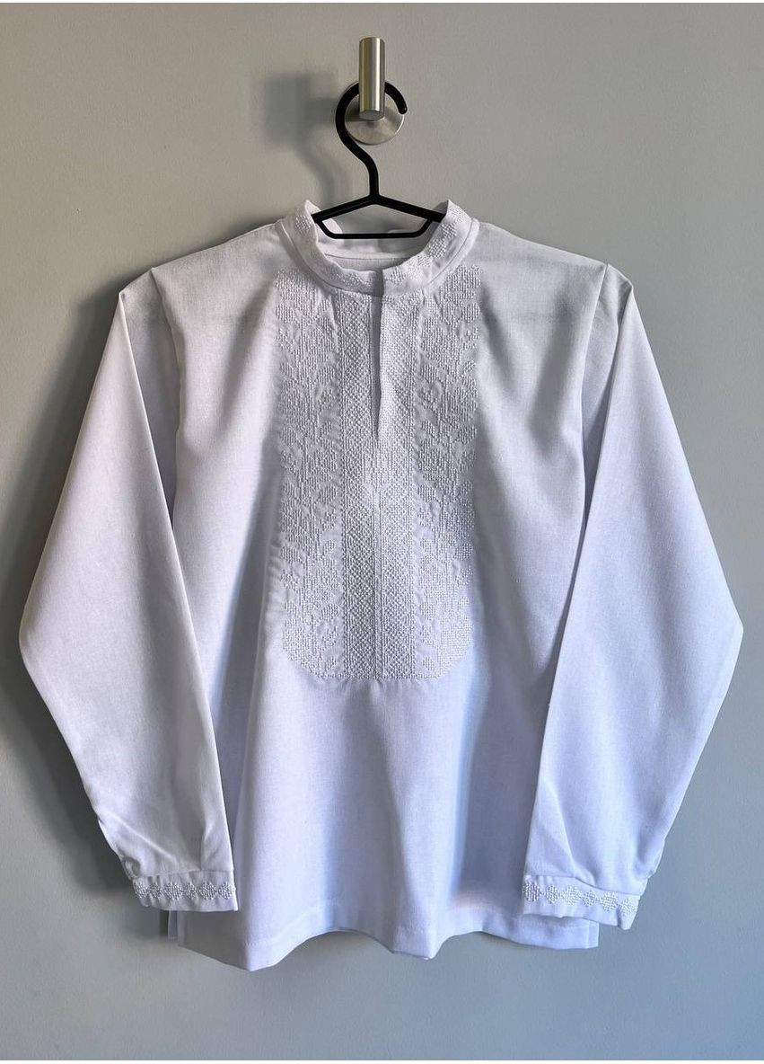 Біла вишиванка для хлопчика, стильна льняна сорочка для хлопчика, підлітка візерунок орнамент льон (314933709)