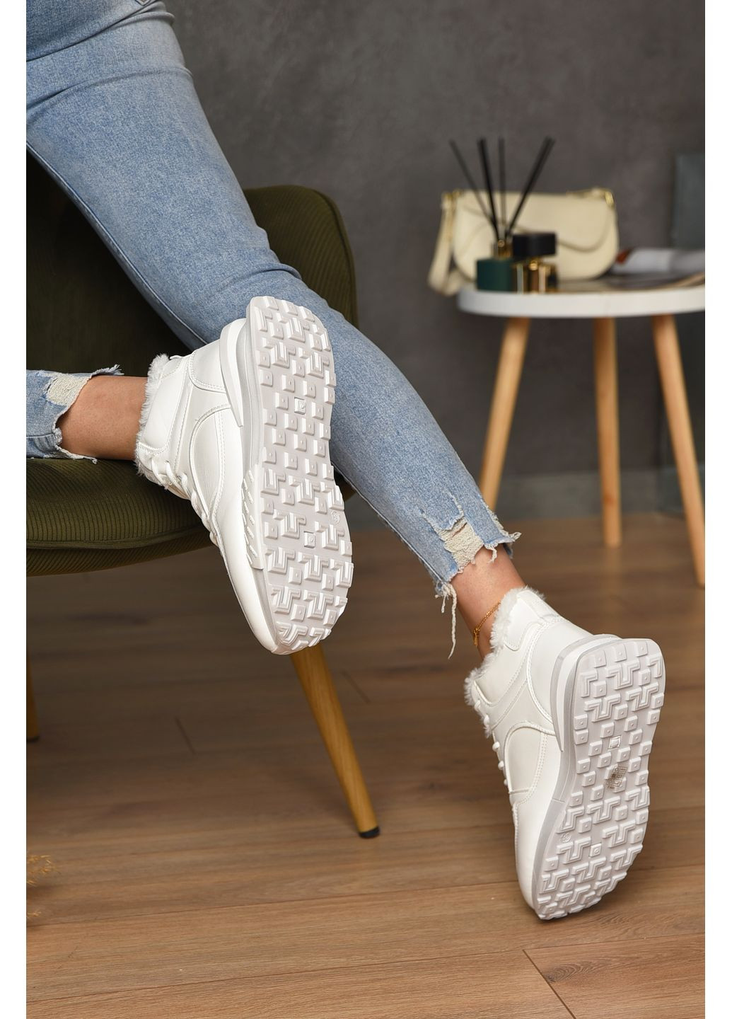 Кроссовки женские на меху белого цвета Let's Shop белые зима (348056800)