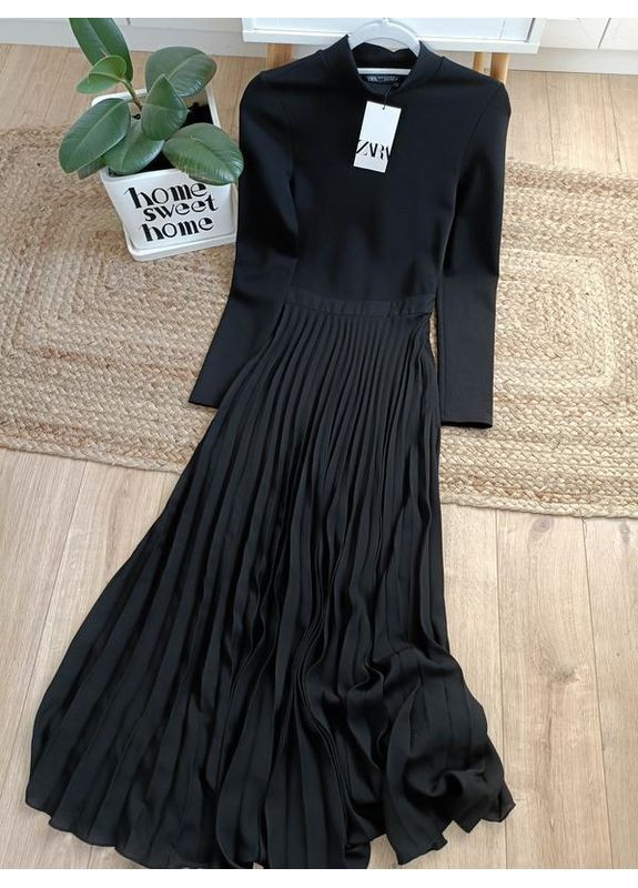 Черное комбинированное платье средней длины с плиссированной юбкой Zara