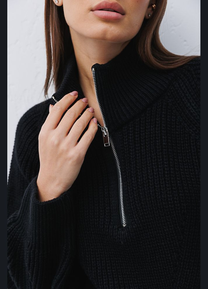 Чорний в'язаний жіночий светр чорний з коміром на блискавці Arjen