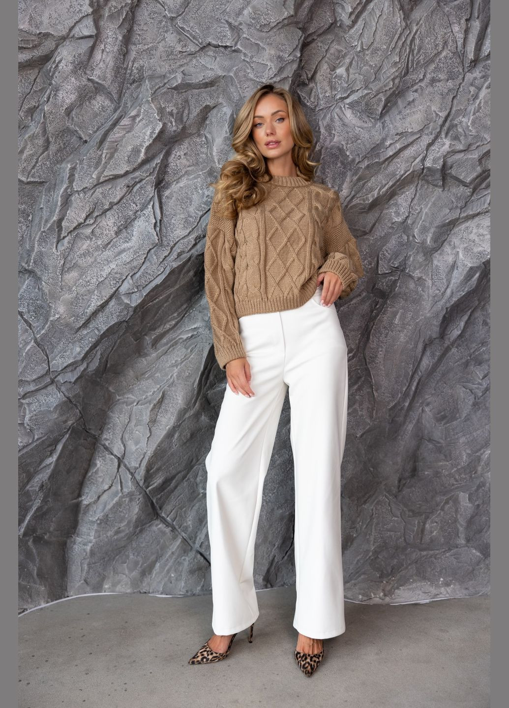 Светло-коричневый демисезонный свитер джемпер Larionoff