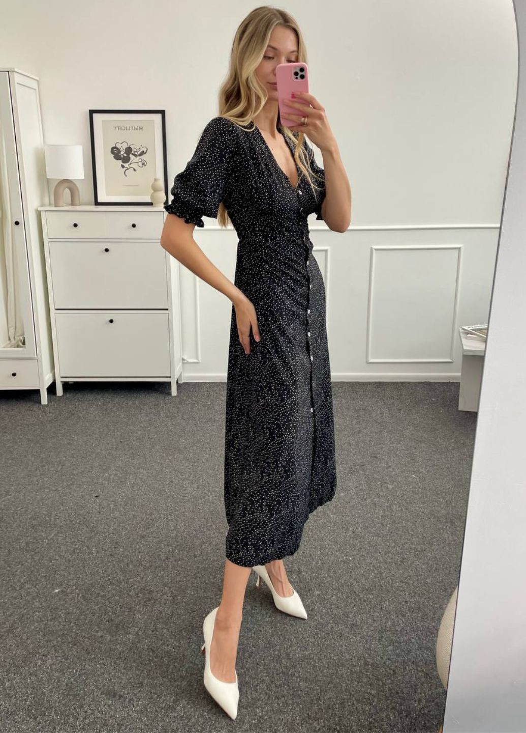 Черное кэжуал изысканное легкое летнее приталенное меди платье в горошек на пуговицах с короткими рукавами фонарик Tik-Tak в горошек