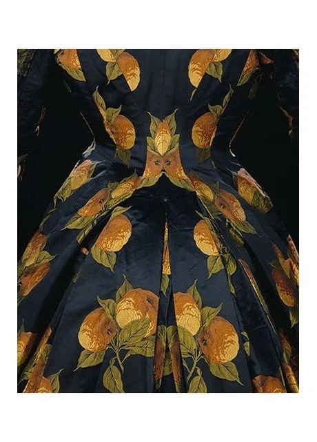Silk: Fiber, Fabric, and Fashion Thames & Hudson (386281447)