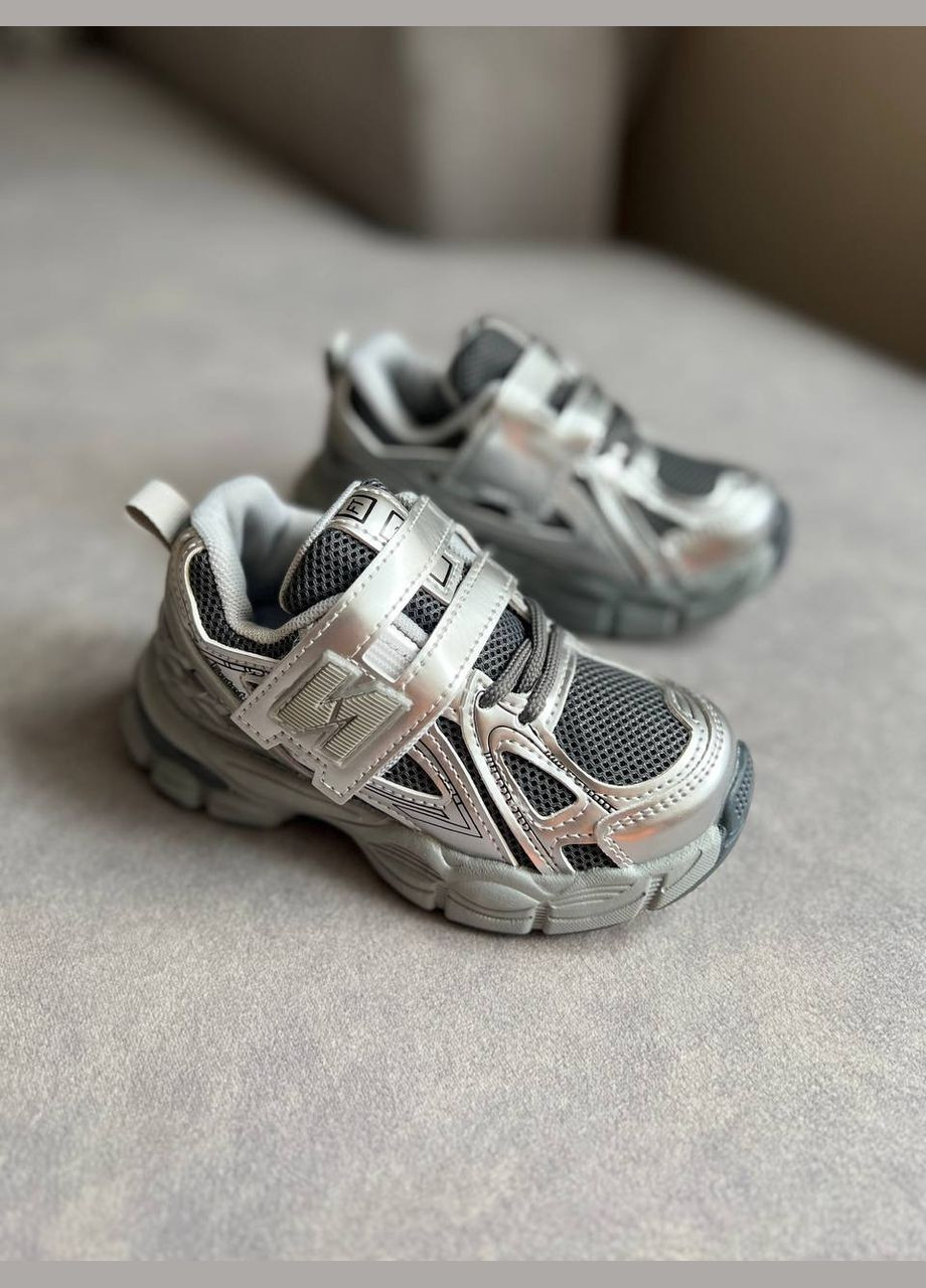 Серебряные всесезонные легкие и невесомые кроссовки для стильных луков 26-33 гг. New Balance