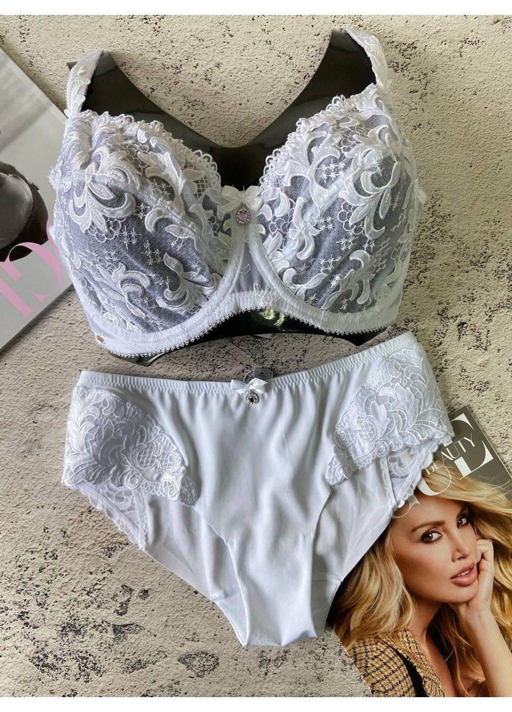 Білий жіноча нижня білизна великого розміру комплект на чашку е білий Lanny Mode