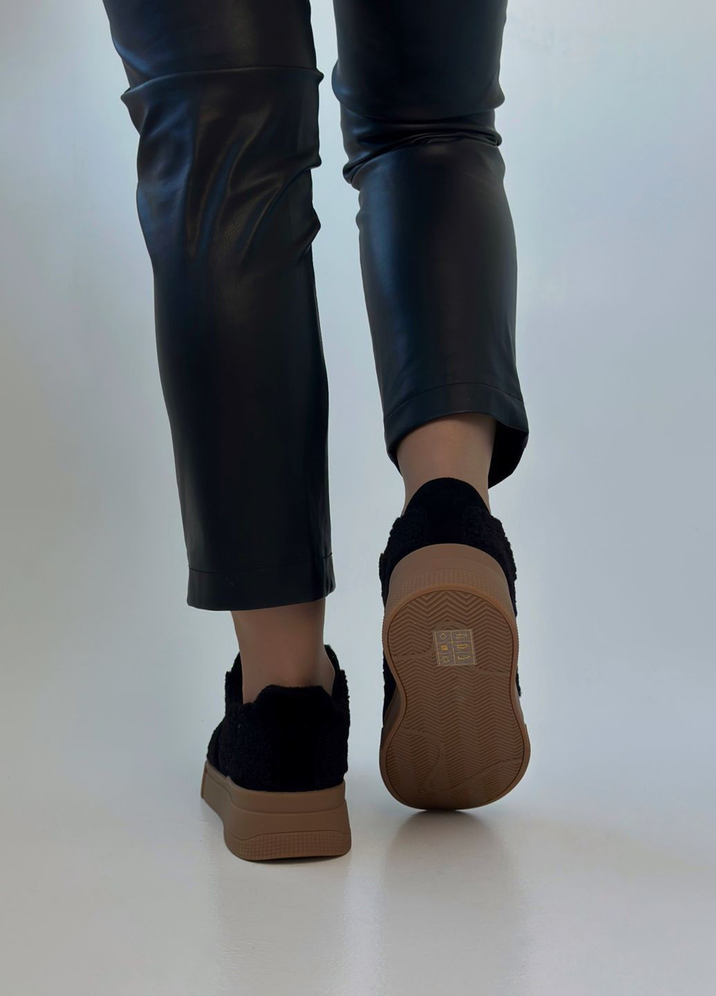 Чорні кеди жіночі шкіряні URBAN TRACE