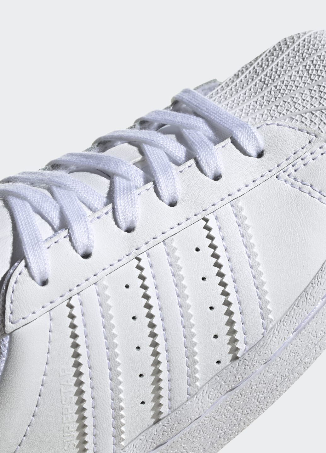 Білі всесезонні кросівки superstar adidas