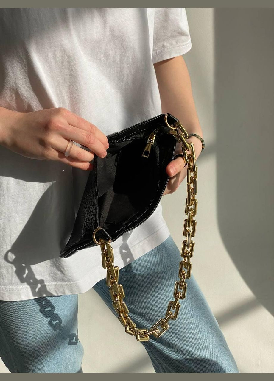 Жіноча сумка багет на товстій золотому ланцюжку рептилія чорна No Brand (296008160)