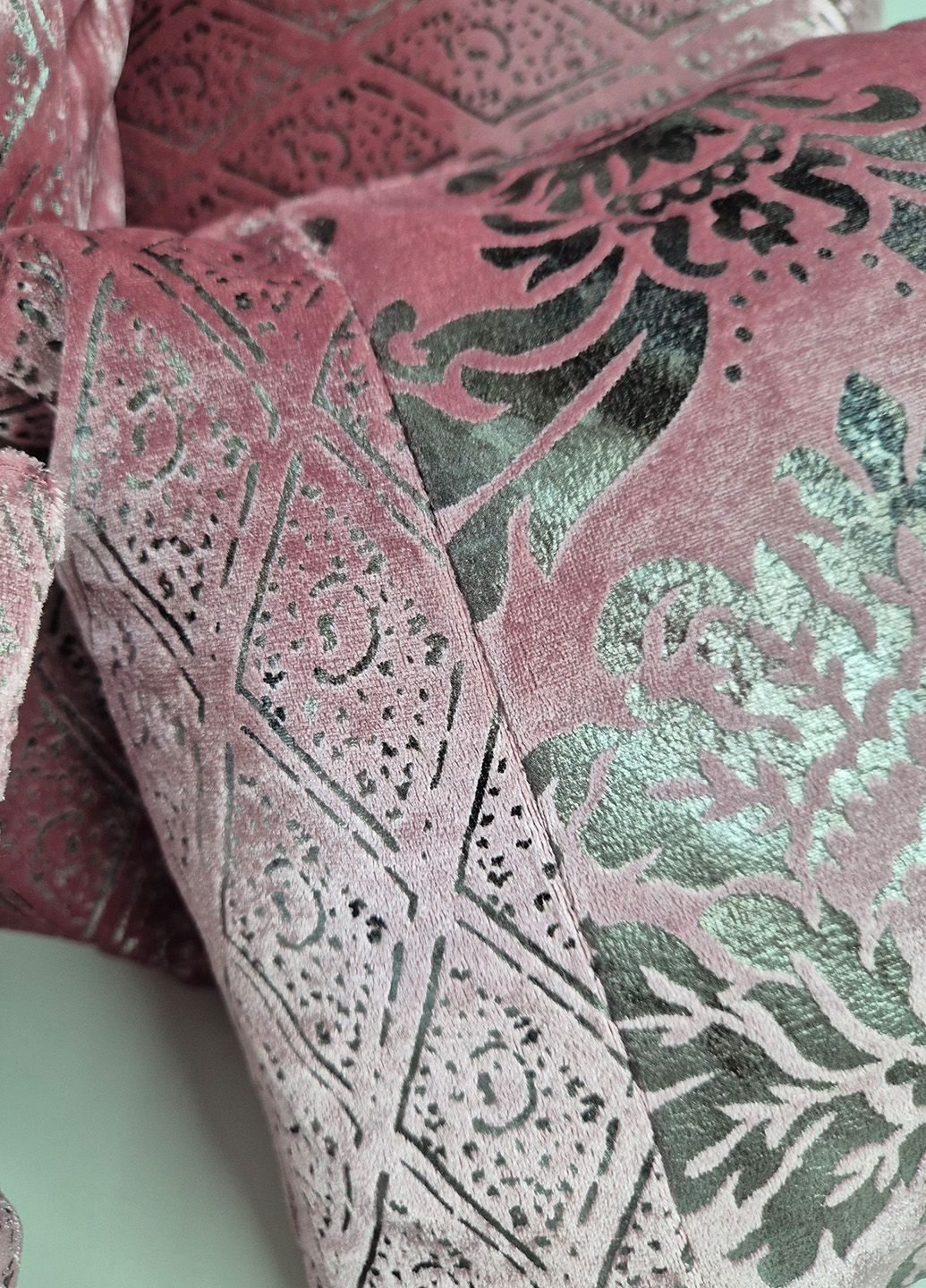 Комплект декоративных подушек Combi 40х40см 2шт, 35х30см 1шт, 28х28см 1шт розовый с серебрыстым (п_0819) Firanka Geometric (369749952)