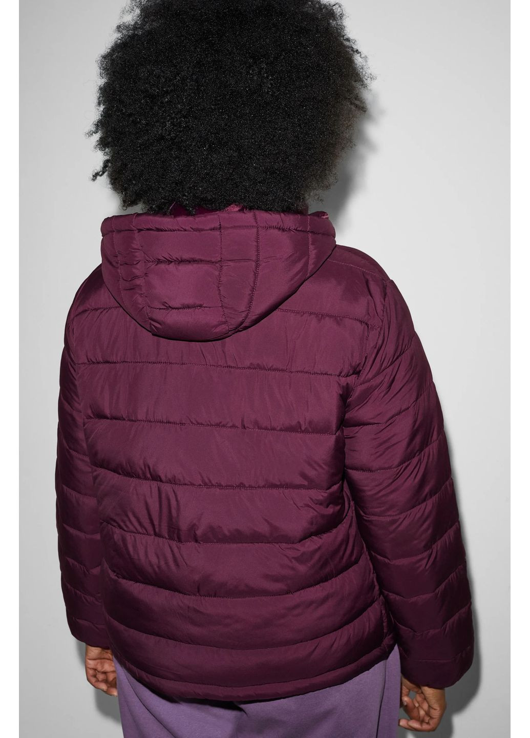 Бордова демісезонна стьобана куртка C&A