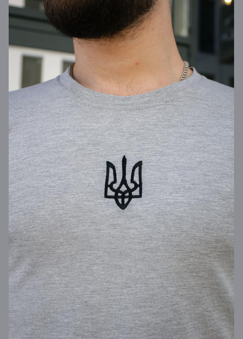 Серая футболка мужская с вышивкой "тризуб" серый меланж с коротким рукавом Intruder