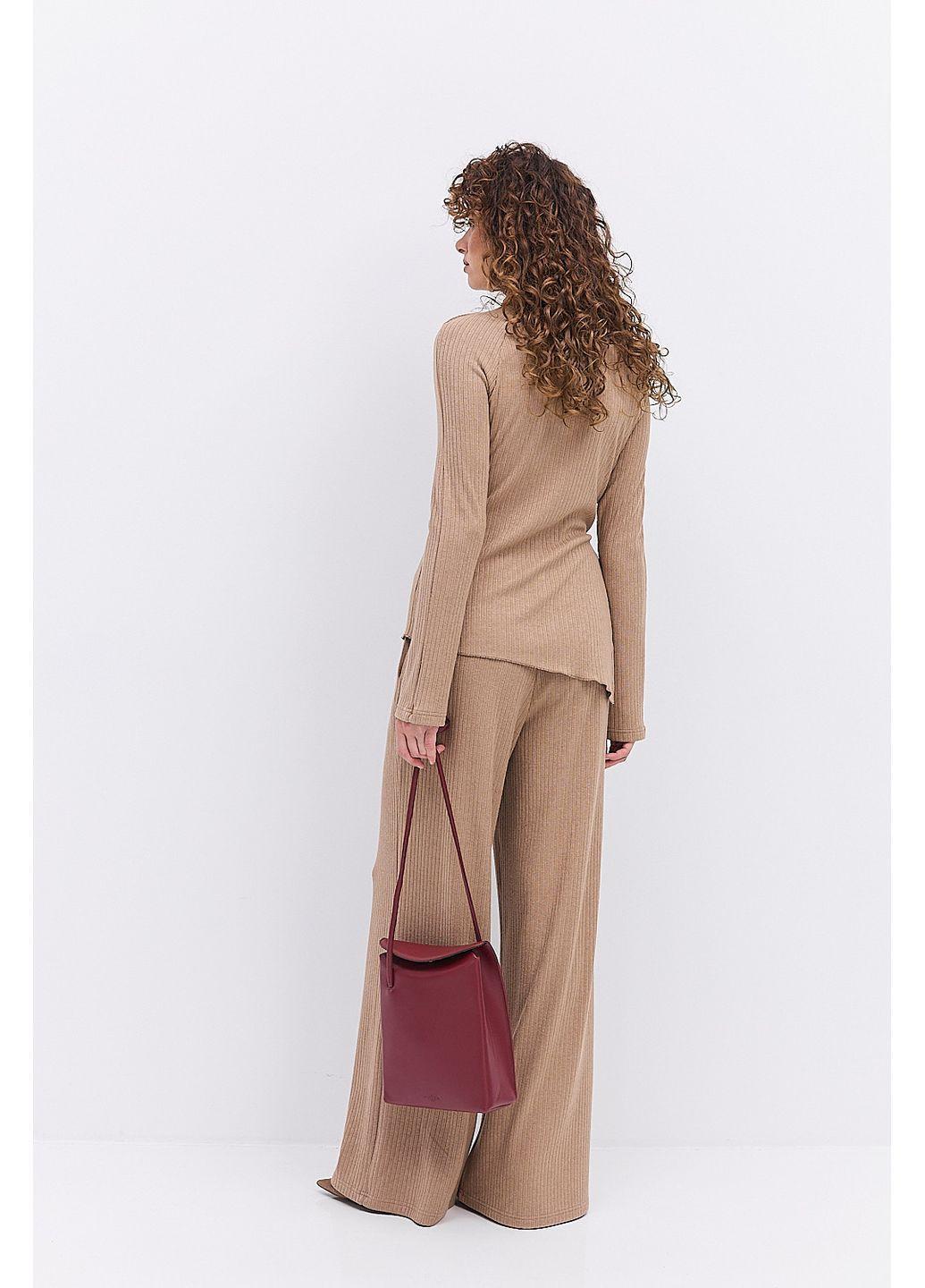 Женский трикотажный костюм в серый рубчик с асимметричным низом в кофте Arjen (364967546)