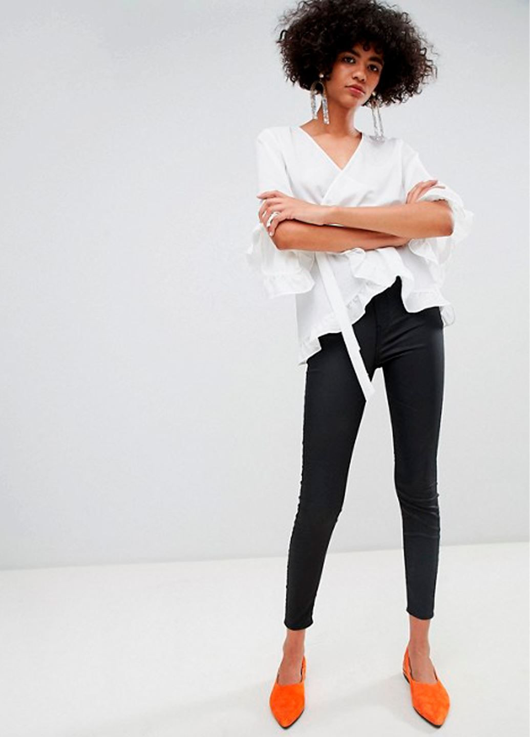 Белая блузка с расклешенными рукавами на запах River Island