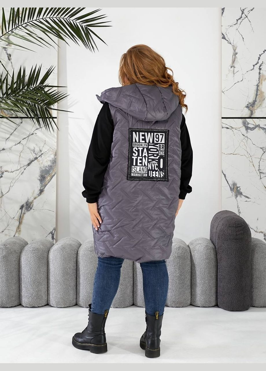 Жіноча батал жилетка безрукавка довга по коліно з капюшоном та кишенями графітова на блискавці демісезонна пряма Viki Жилет (316111602)