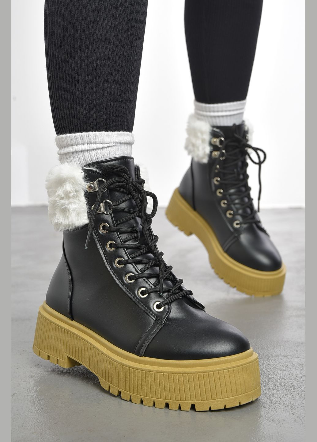 Осенние ботинки женские демисезонные черного цвета дезерты Let's Shop без декора из искусственного меха, из искусственной кожи