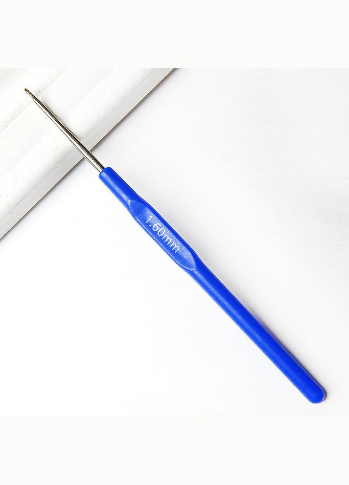 Крючок для вязания тонкий, пластиковая ручка, 1,6 мм. No Brand (345734192)