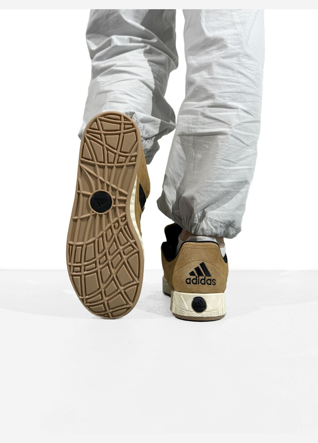 Коричневые демисезонные кроссовки мужские и женские adidas adimatic brown | адидас адиматик коричневые No Brand