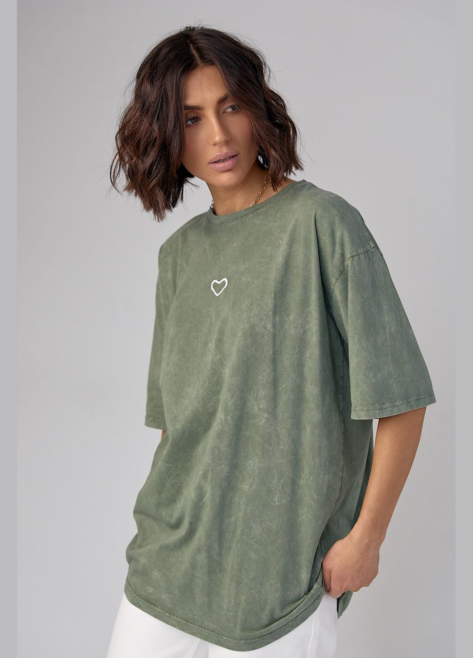 Хаки (оливковая) летняя футболка тай-дай с вышитым сердцем - фуксия Lurex