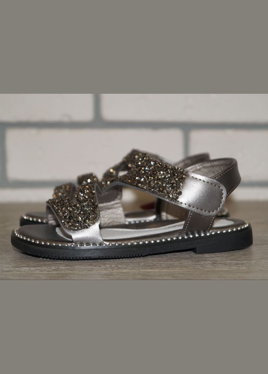 Серые босоножки для девочки со стразиками и яркими камешками серые YTOP со стразами, с камнями
