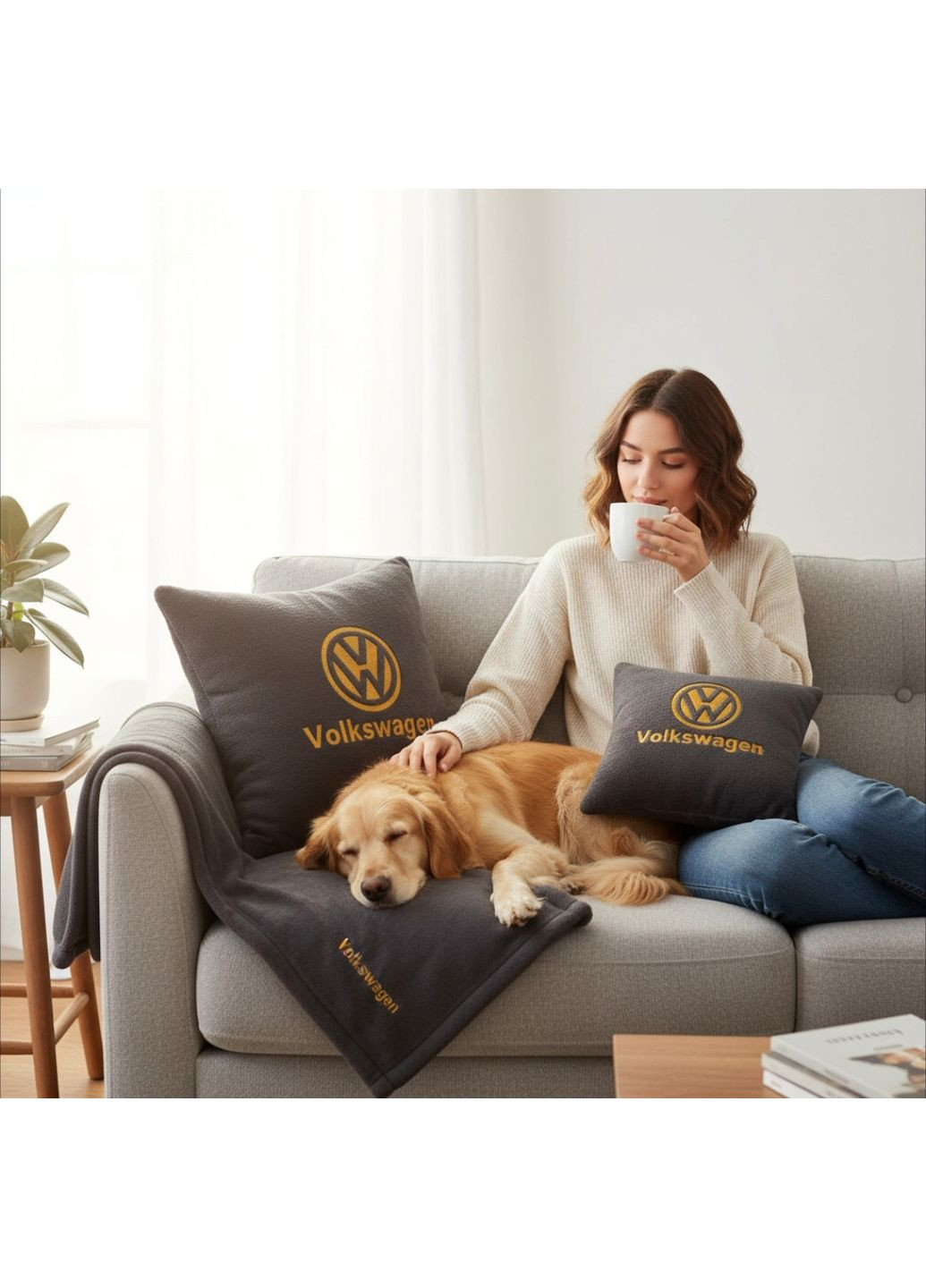 Подушка и плед в автомобиль с вышивкой "Volkswagen" подушка 2 подушки 30*30, плед 1.5*1.8 м No Brand (369717289)