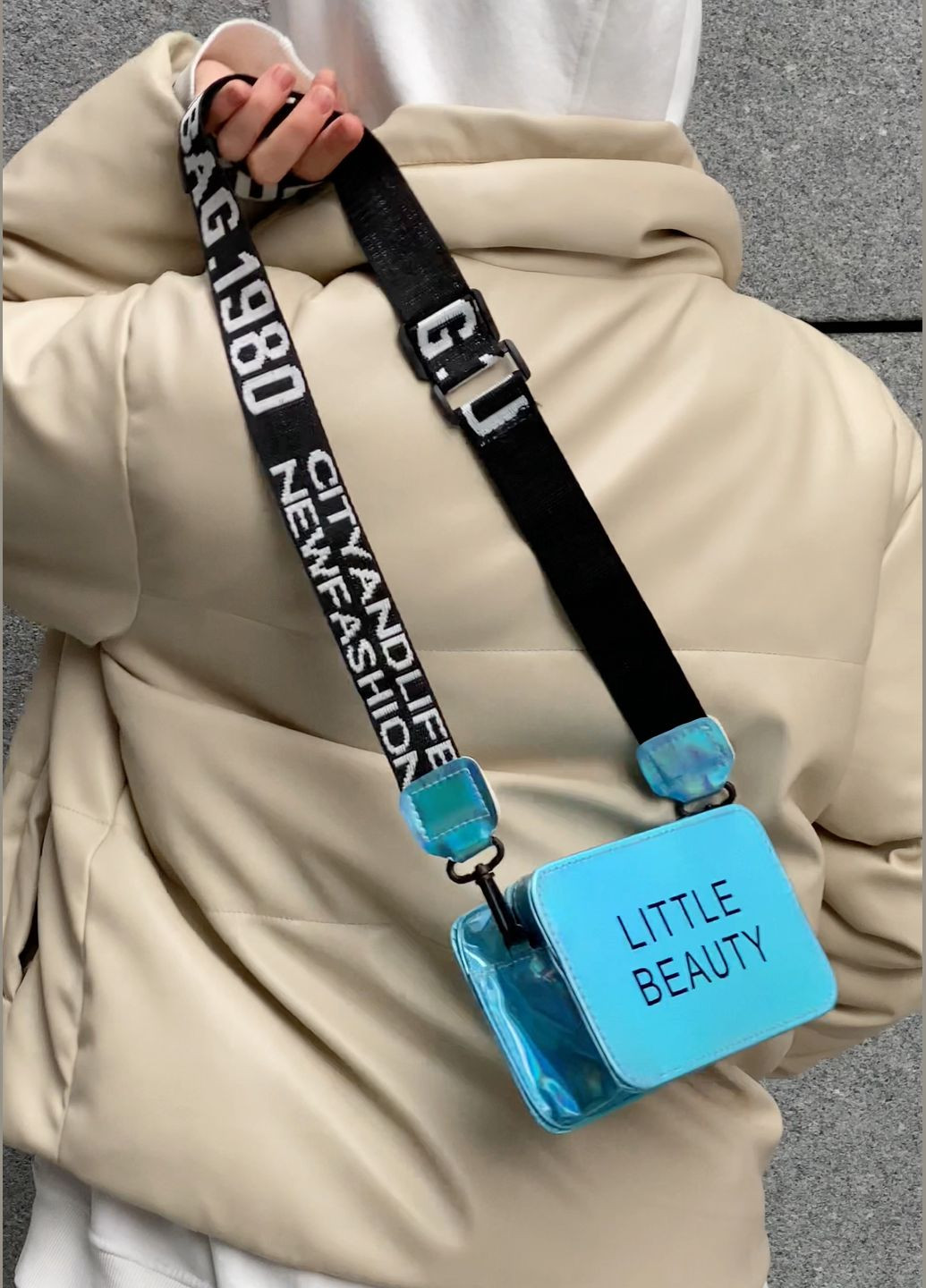 Жіноча дитяча голографічна сумка крос-боді через плече LITTLE BEAUTY блакитна синя No Brand (285794904)