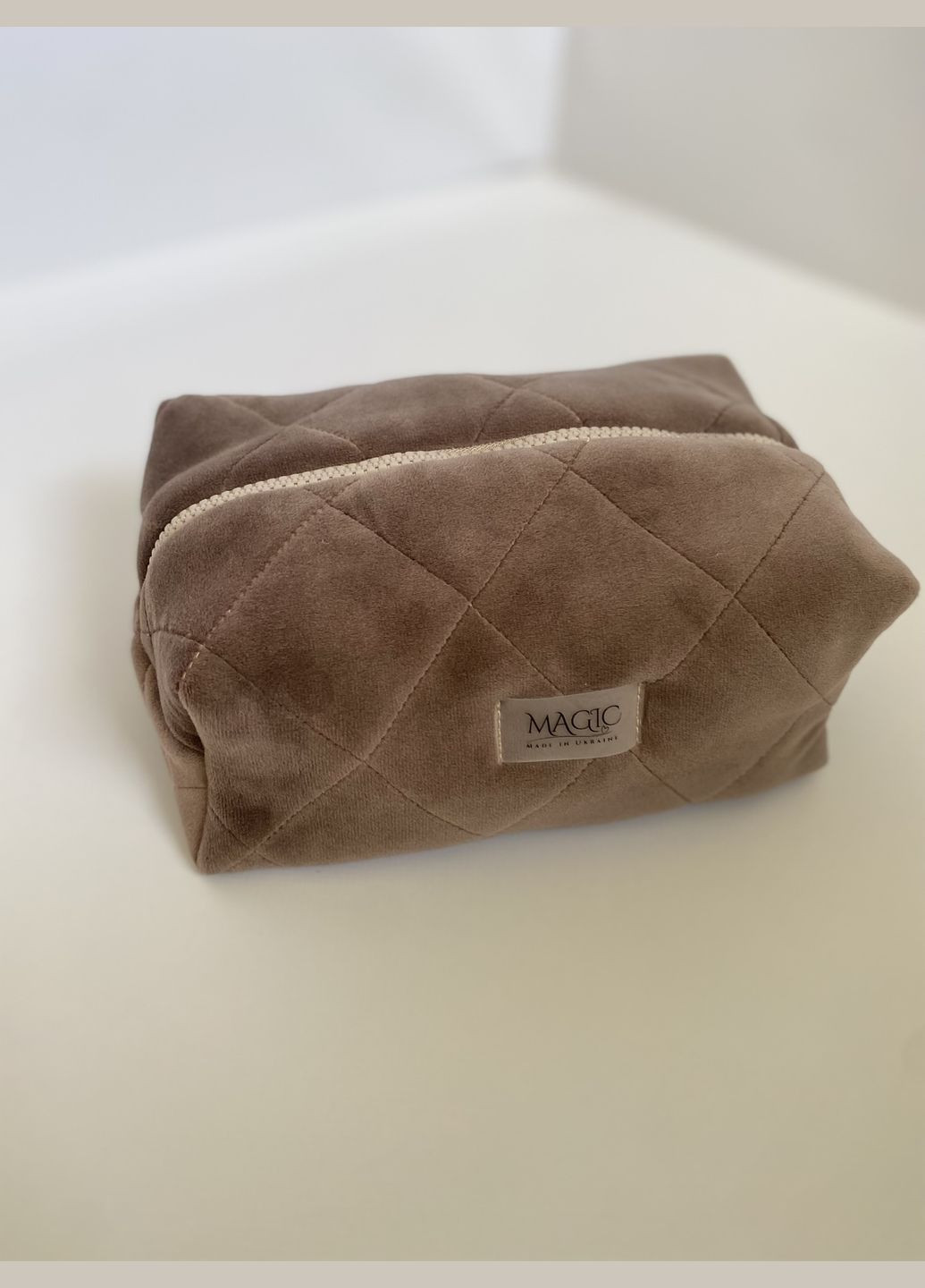 Косметичка велюрова кавового кольору Magic (329999112)