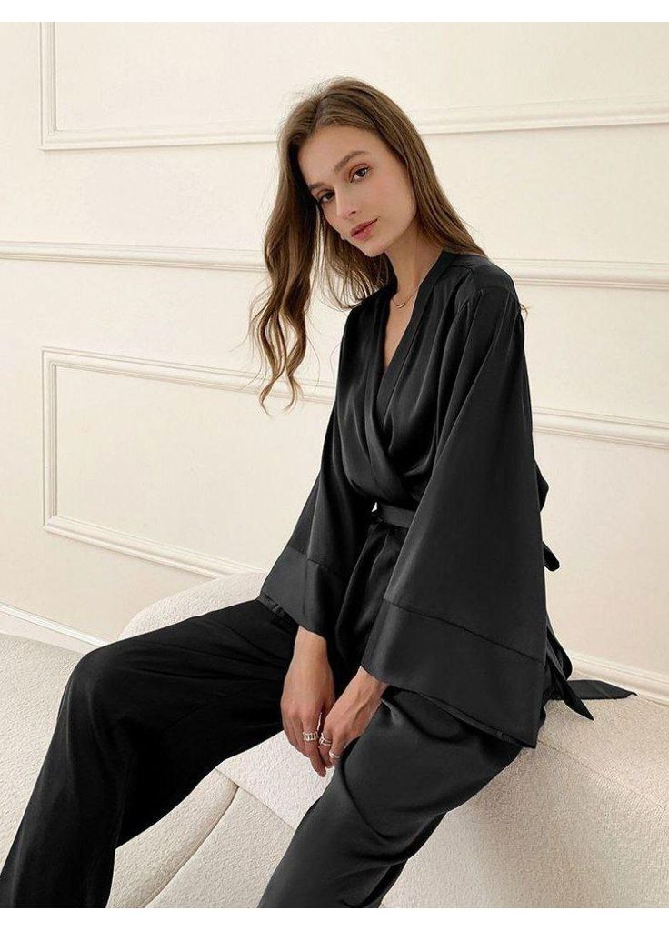 Черная всесезон атласный пижамный комплект в стиле kimono 3в1 халат рубашка брюки рубашка + брюки No Brand Піжама Kimono чорна