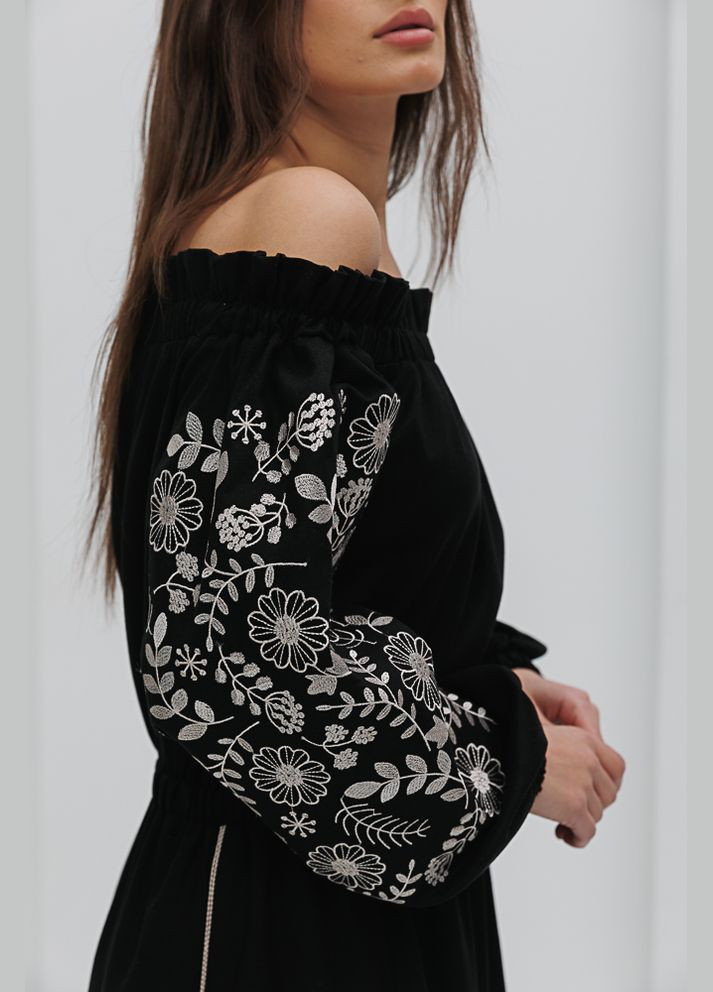 Сукня-вишиванка з відкритими плечима темно-бежева з квітами гладдю Arjen (289787653)