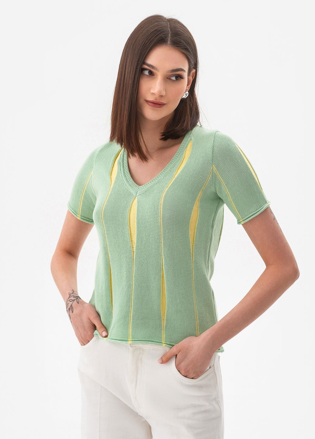 Фісташковий тонкий жіночий джемпер з вертикальним кольоровим візерунком. SVTR