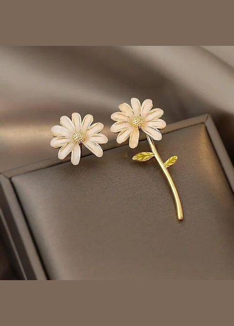 Золотисті асиметричні сережки жіночі у формі красивої квітки Ромашка довгі сережки Liresmina Jewelry (285110887)