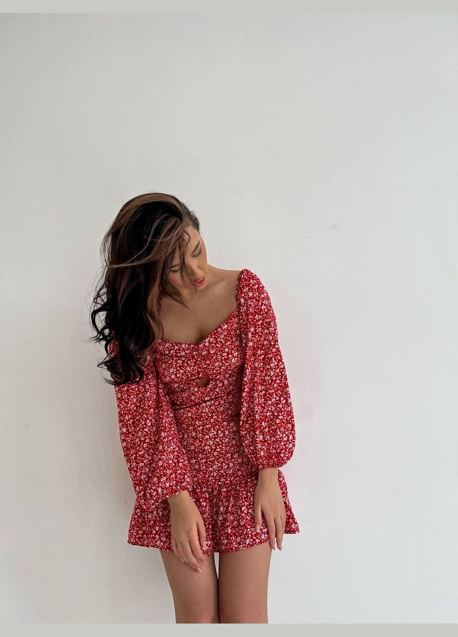 Красное красивое короткое летнее платье из софта в цветочном принте с открытым декольте, платье с длинным рукавом и вырезом под грудью No Brand