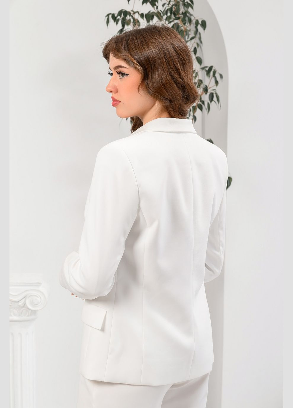 Молочный женский пиджак укороченный женский 037 креп молочный Актуаль - демисезонный