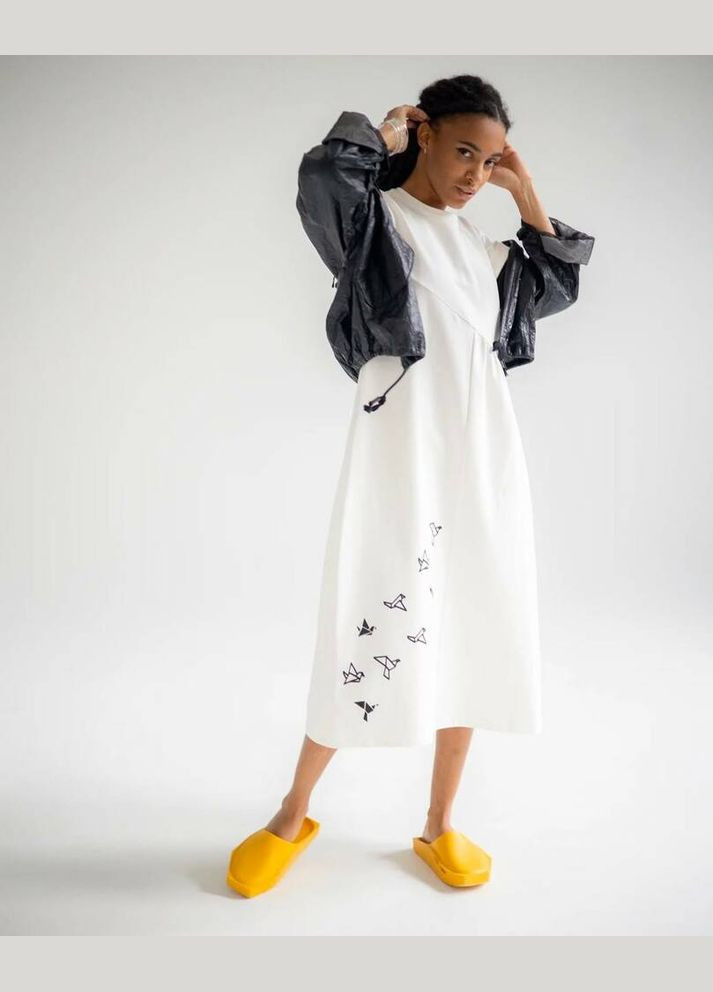 Белое платье белое трикотажное с птичками орегами mkks127-1 Modna KAZKA