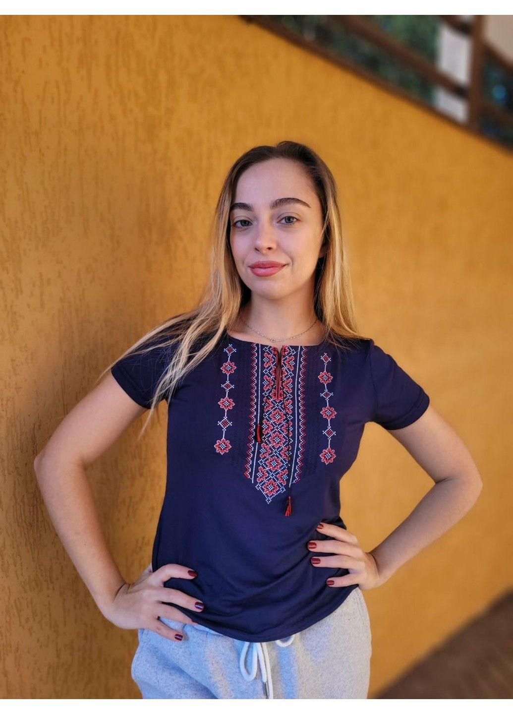 Тёмно-синяя женская вышитая футболка орнамент красный, синяя Lesia (335077546)