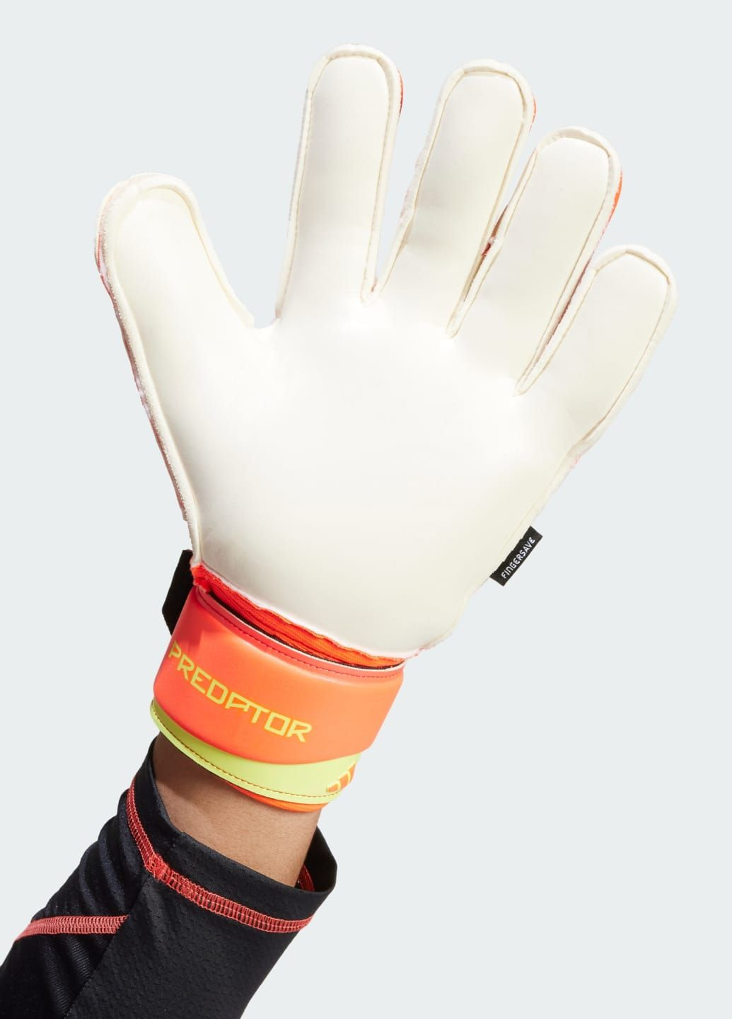 Воротарські рукавички Predator Match Fingersave adidas (279584432)