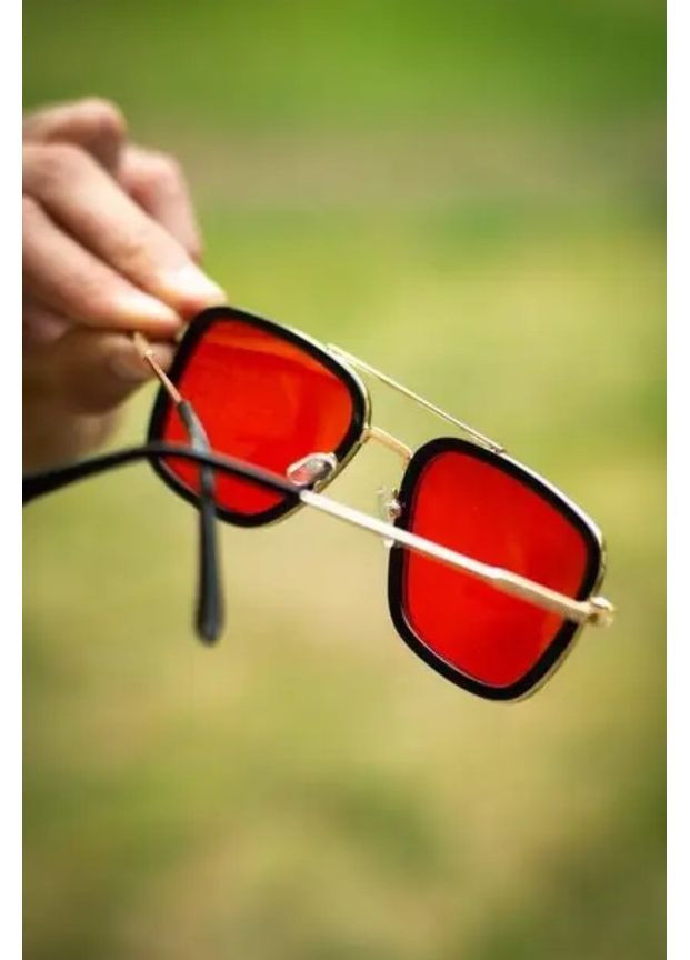 Солнцезащитные очки квадратные мужские металлические красные линзы UV400 стиль Тони Старка ретро имиджевые No Brand (364859636)