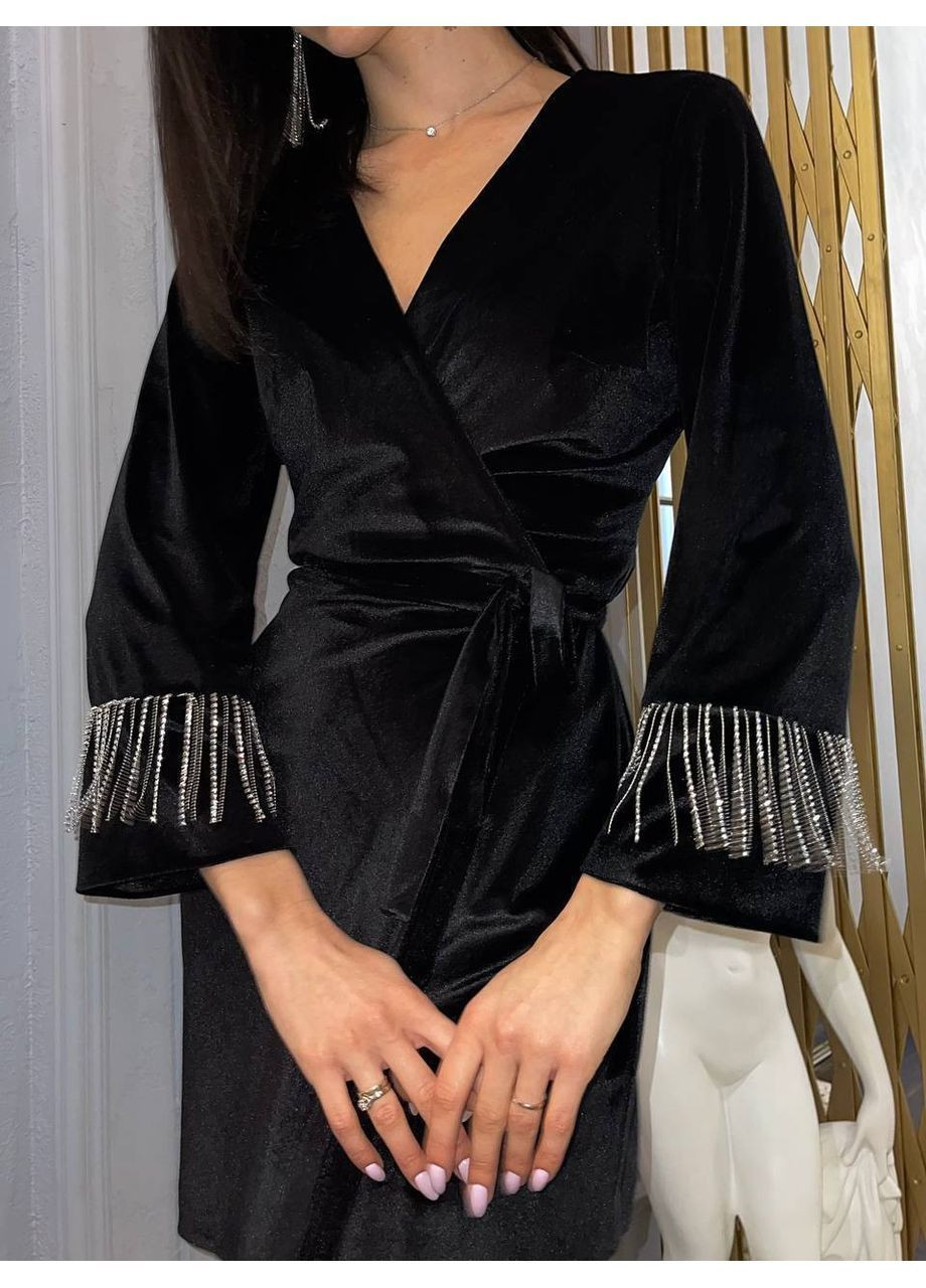 Черное праздничный, коктейльное, вечернее платье из бархата с бахромой со стразами на рукавах 💎💎💎 силуэтная Україна однотонное