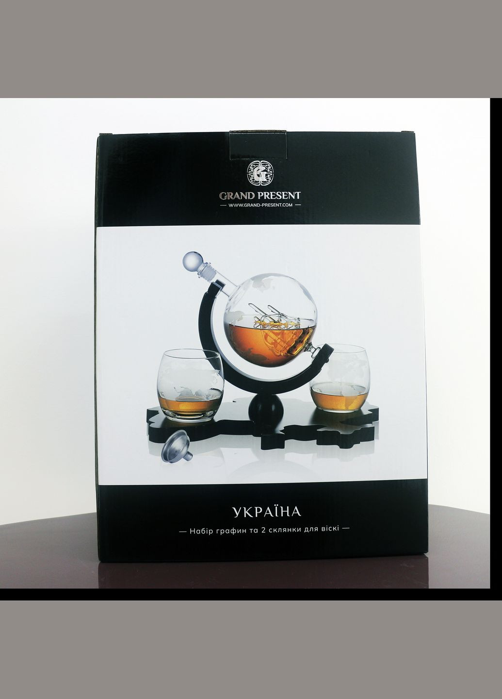 Набір "Україна" для віскі скляний глобус та 2 склянки на дерев'яній підставці - Подарунок для чоловіка (GP240028) Гранд Презент (302254511)