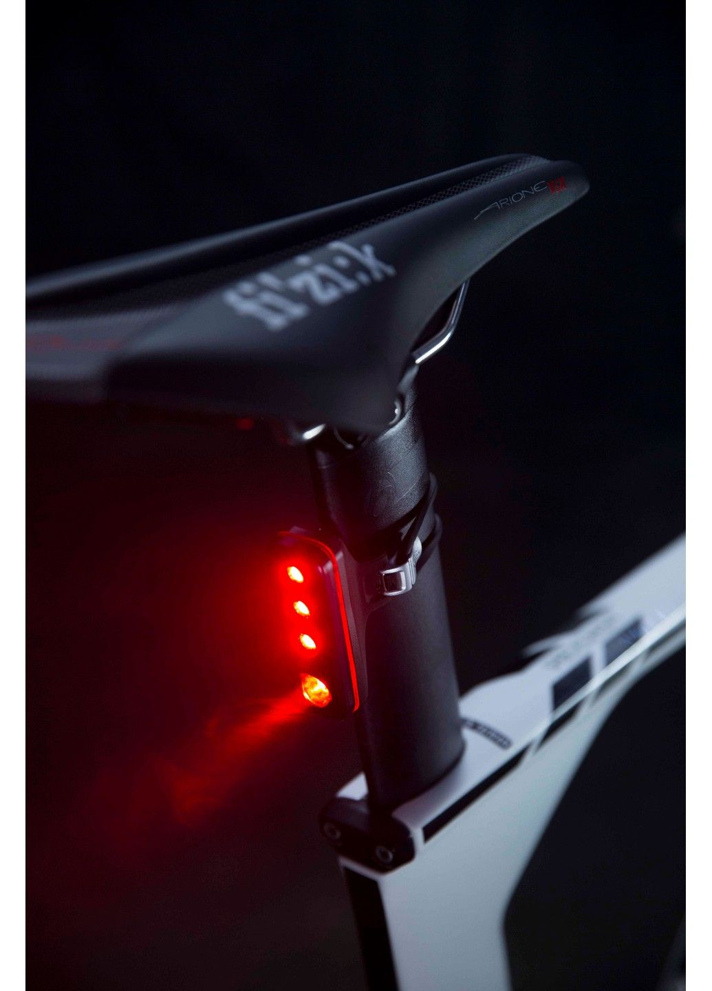 Мигалка задня Blinder Road R70 70 Lumens Black Knog (329726667)