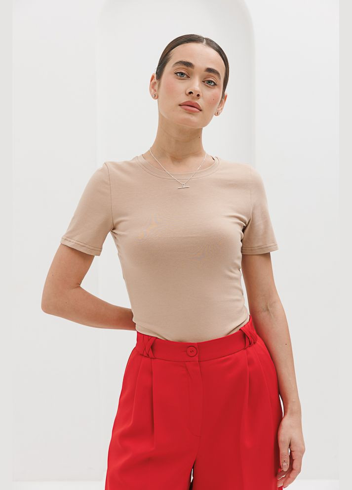 Женская облегающая футболка молочного цвета Arjen - (289756705)